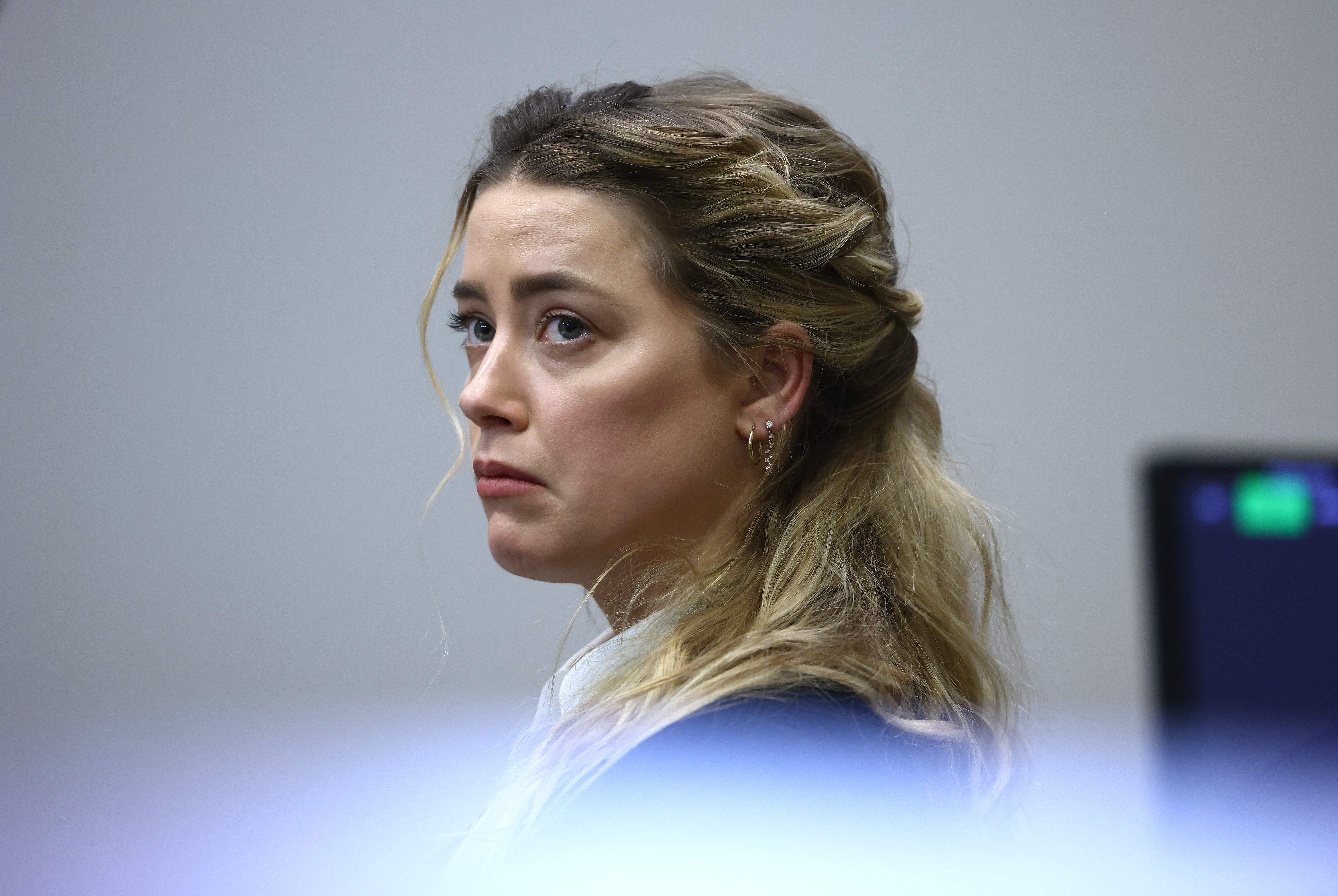 Amber Heard durante el juicio de difamación de Depp contra Heard