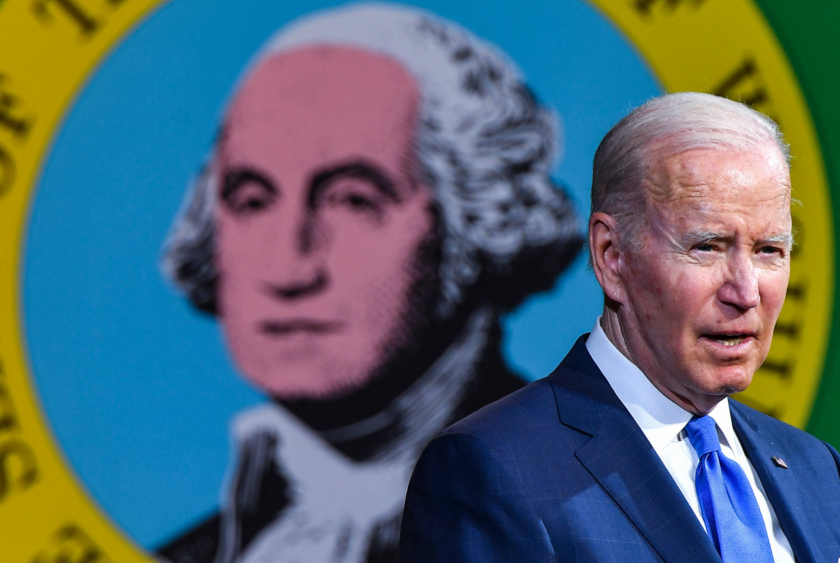 Biden promete reducir el precio de la vida para los estadounidenses con dificultades