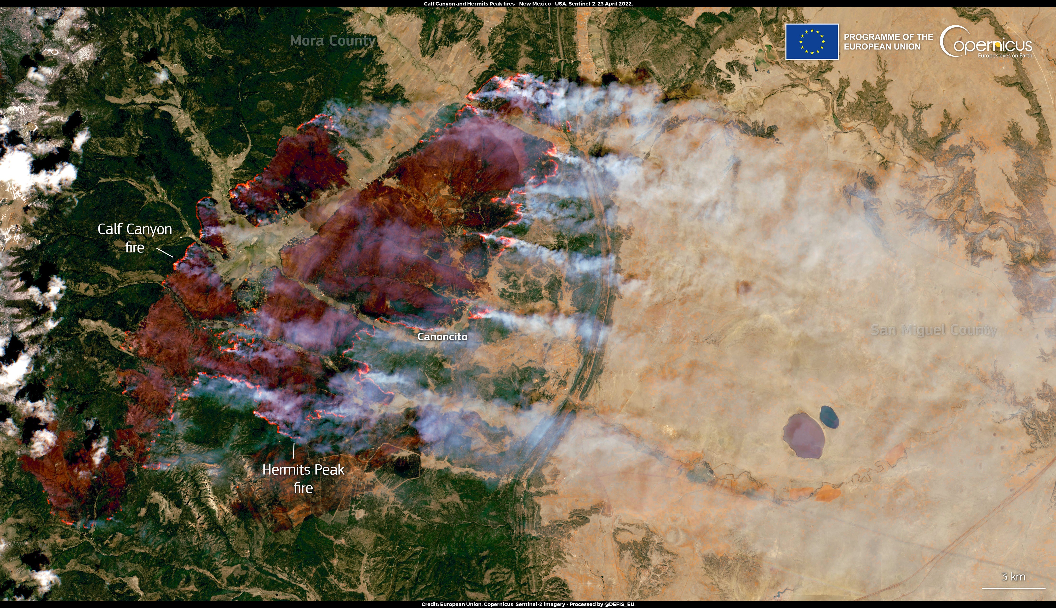 Los incendios de Calf Canyon y Hermits Peak arden en el norte de Nuevo México el 23 de abril de 2022, captados por los satélites