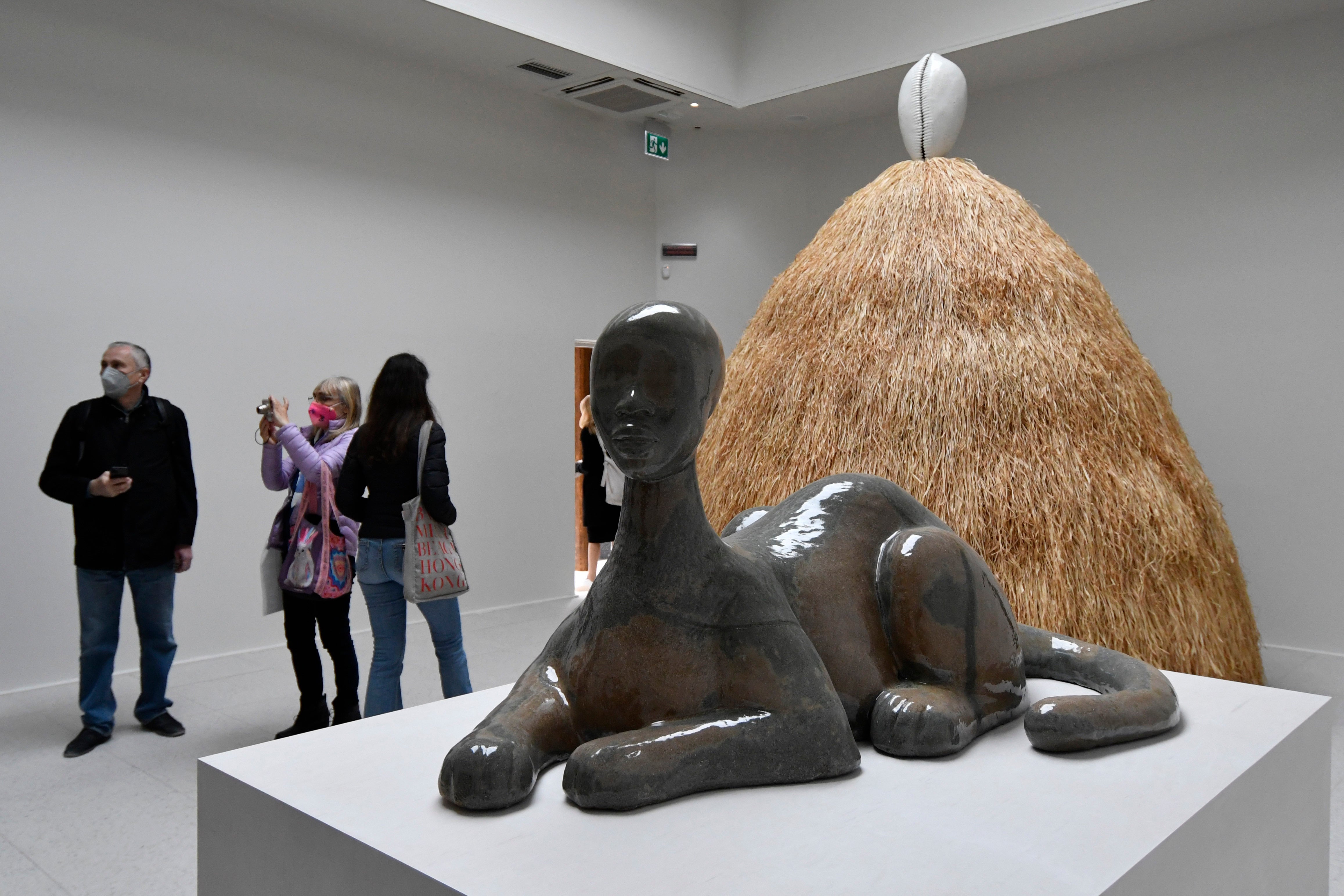 VENECIA-SIMONE LEIGH