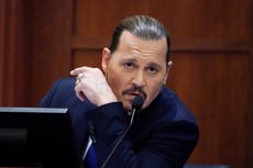 La sala de la corte estalla en risas después de que Johnny Depp dice que no ve sus propias películas