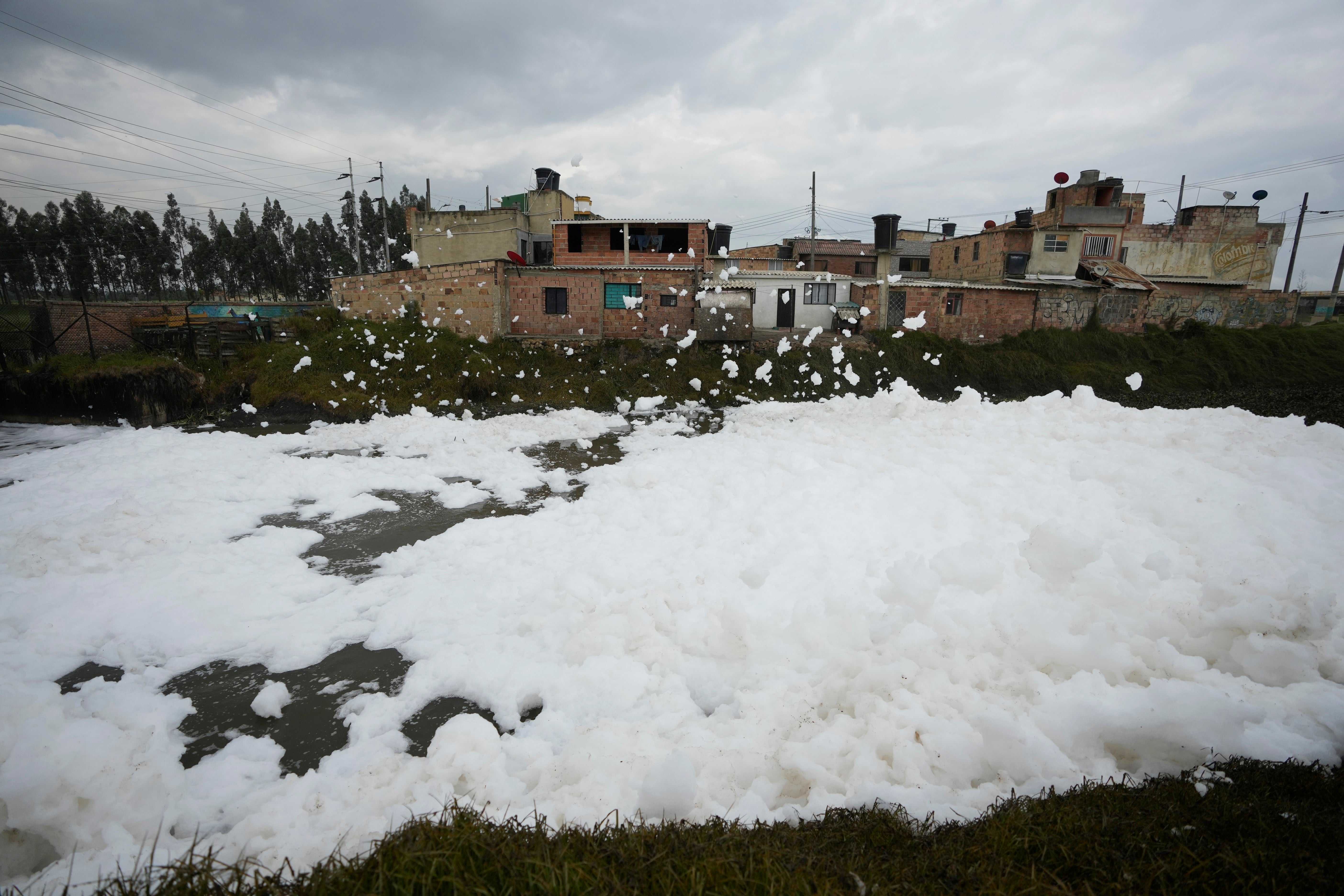 COLOMBIA-ESPUMA CONTAMINADA