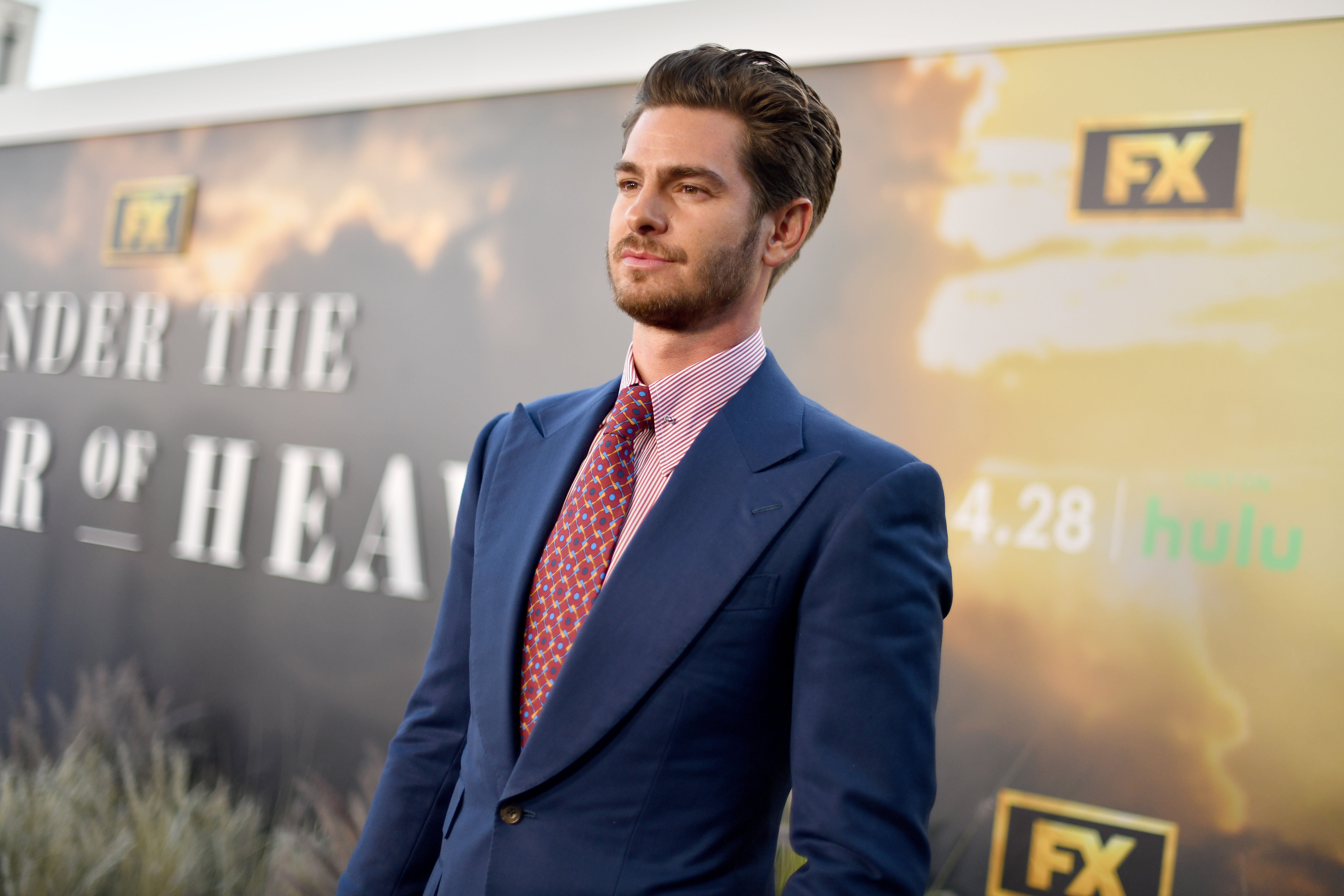 Andrew Garfield dice que extraña a su difunta madre durante los momentos más importantes de su vida