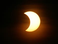 ¿Cuándo y cómo ver el eclipse solar del sábado?