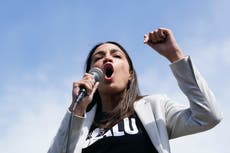 AOC explica por qué borró un tuit después de que Elon Musk la acusara de “ligar” con él