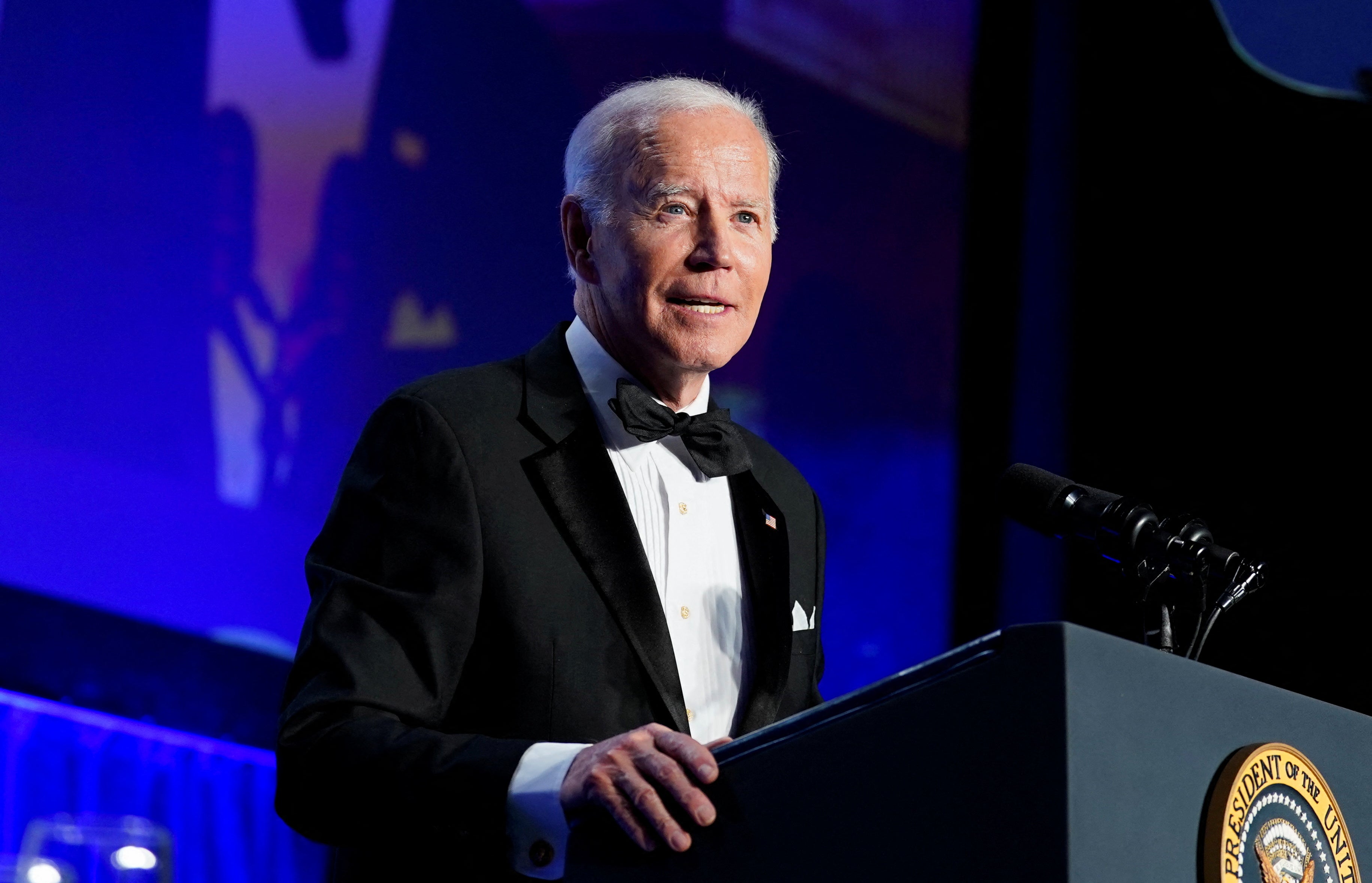 Biden se burla de la ‘plaga’ de Trump en la primera cena de corresponsales de la Casa Blanca desde 2019
