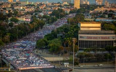 Miles de cubanos vuelven a la Plaza por día del trabajador