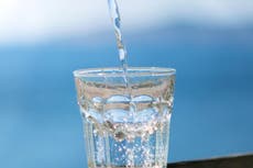 Un nuevo invento convierte el agua de mar en agua potable con solo presionar un botón