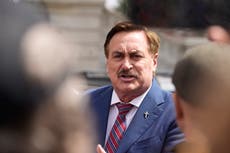 Cadena de comida rápida se burla de Mike Lindell por afirmar que el FBI tomó su teléfono en uno de sus locales