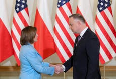 Pelosi agradece a Polonia su apoyo a ucranianos