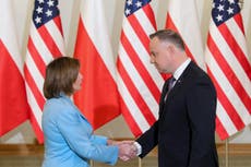 Pelosi agradece a Polonia su apoyo a ucranianos