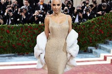 Met Gala: Kim Kardashian usa vestido de Marilyn Monroe antes de cambiarse a una réplica