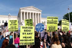 Manifestantes frente a Corte Suprema de EEUU por aborto