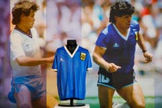 La camiseta de la “Mano de Dios” de Diego Maradona alcanza la cifra récord de £7 millones en una subasta