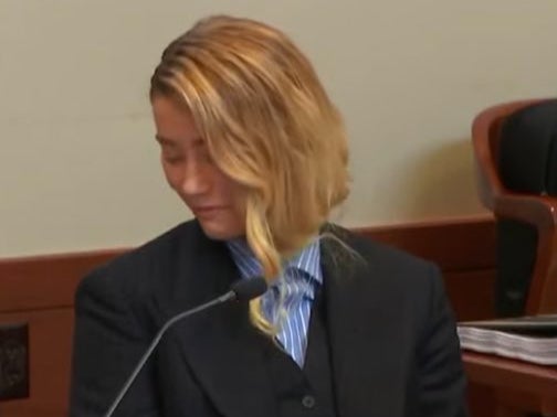 Amber Heard fue vista sonriendo en la corte durante el testimonio de la Dra. Dawn Hughes