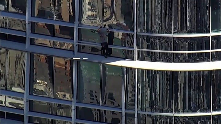 Activista en contra del aborto escaló el edificio más alto de San Francisco