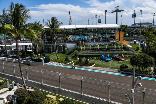 <p>La Fórmula 1 disfruta de las vistas y los sonidos de un primer fin de semana de carreras en Miami</p>