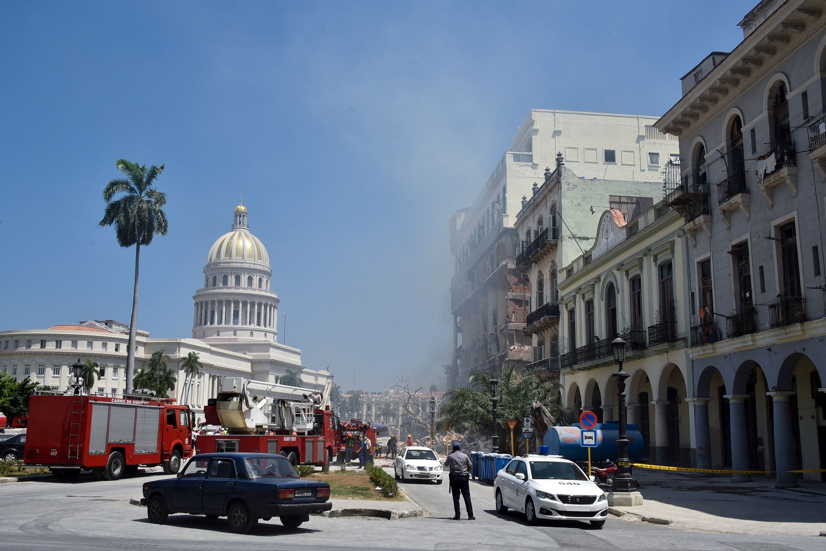 Vista de unos escombros tras una explosión en el Hotel Saratoga de La Habana, el 6 de mayo de 2022