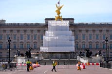 Andrés, Enrique y Meghan no saldrán al balcón para Jubileo