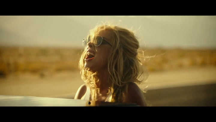 El video de Lady Gaga para Top Gun, presenta un emotivo flashback de Tom Cruise