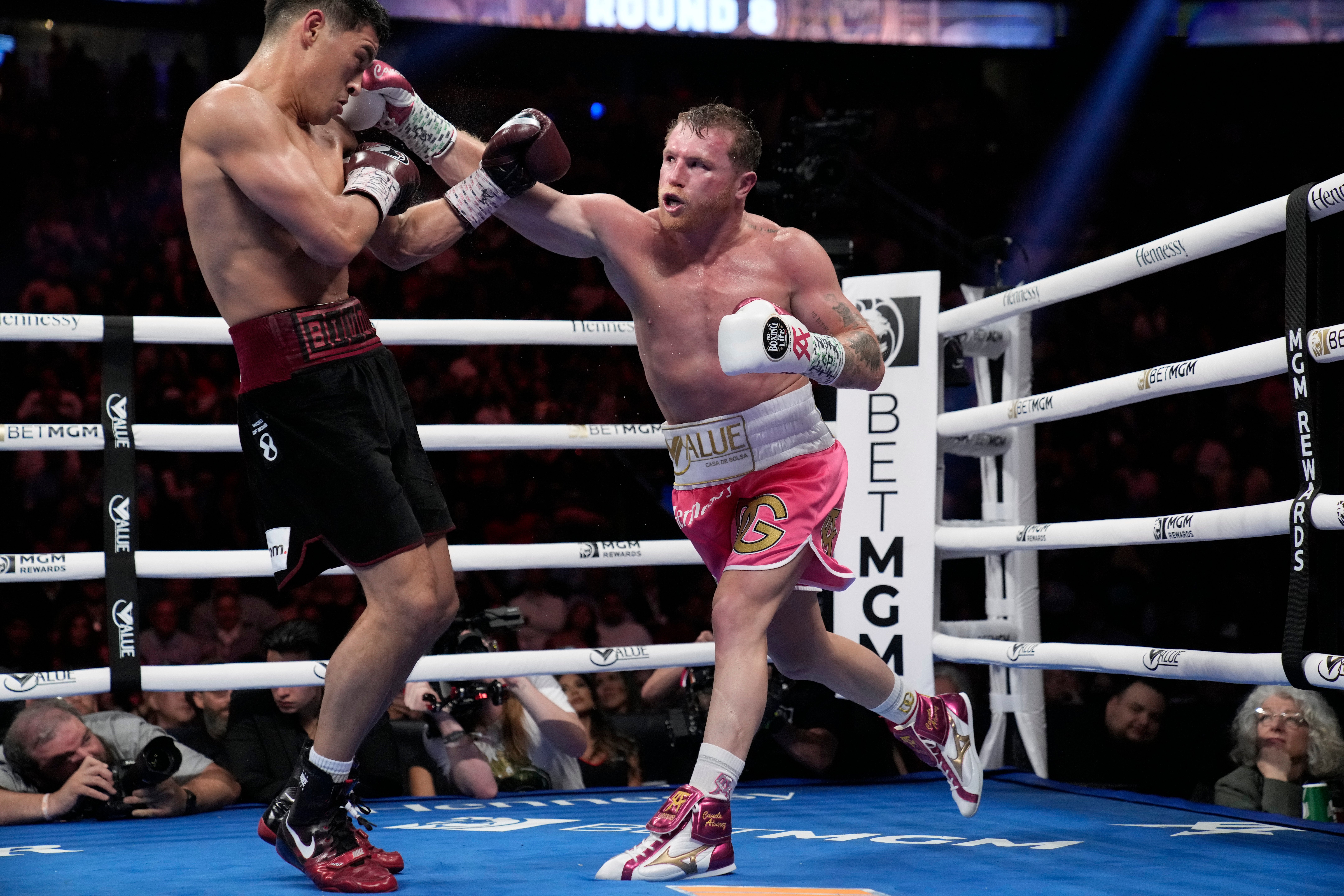 El “Canelo” Álvarez ante la disyuntiva de la revancha o de olvidar los semipesados