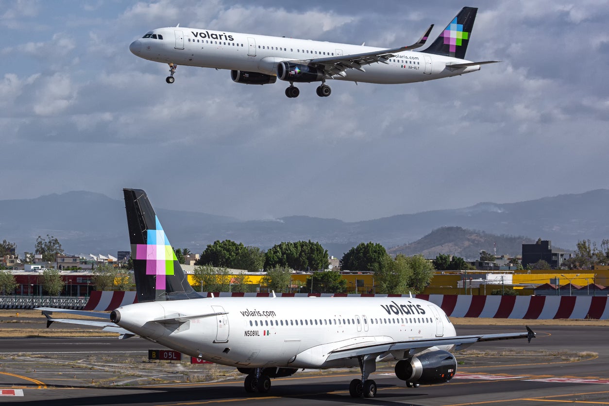 Un pasajero a bordo de un avión que viajaba hacia Tijuana fue detenido tras intentar desviar el vuelo hacia Estados Unidos