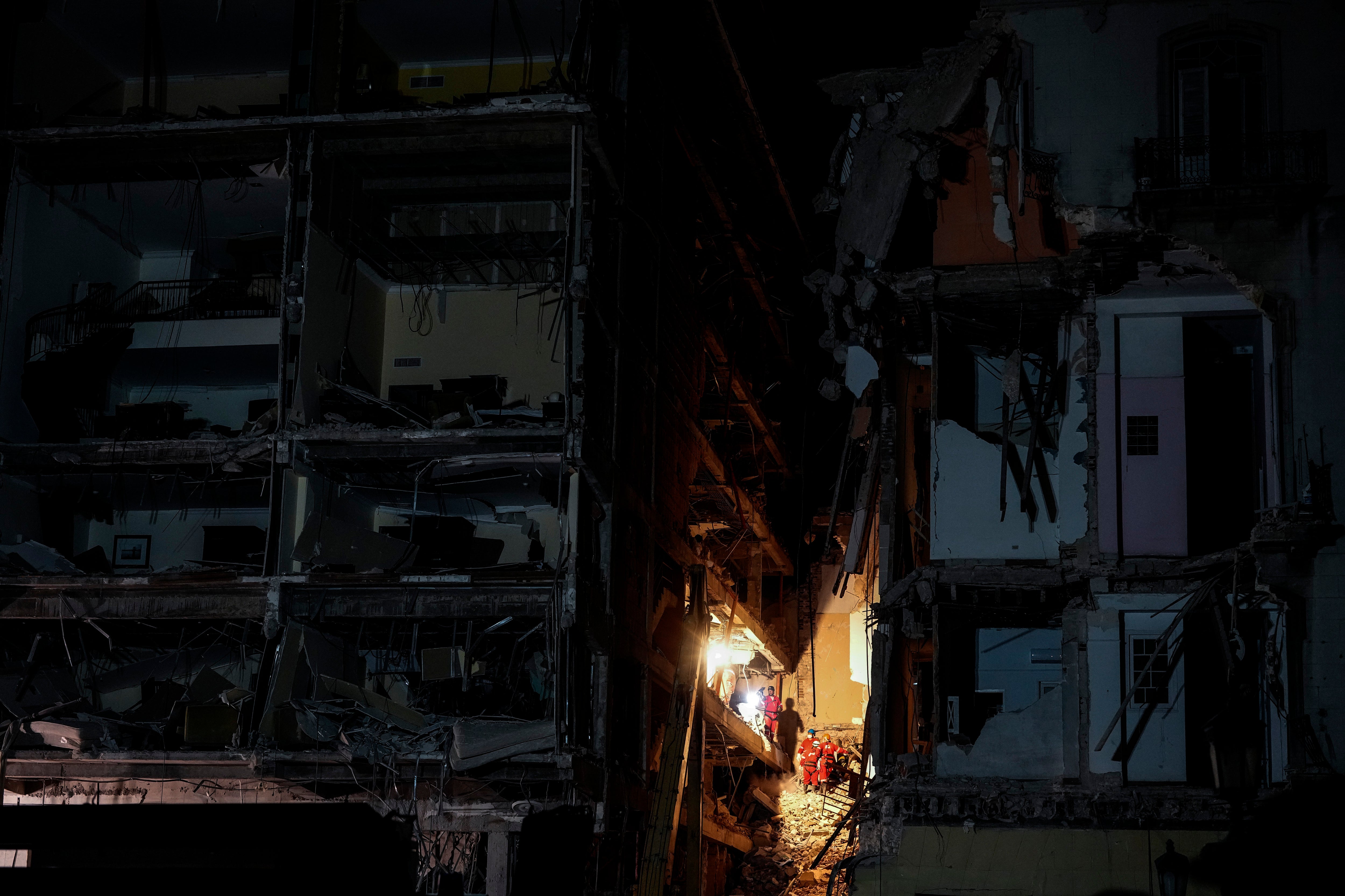 Retiran escombros de hotel cubano afectado por explosión