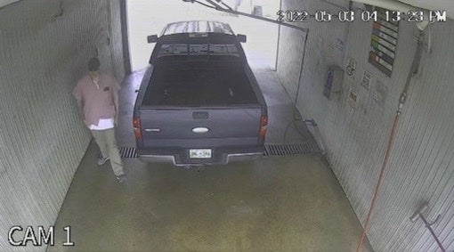 Casey White es captado por las cámaras de vigilancia de un lavado de autos en Indiada