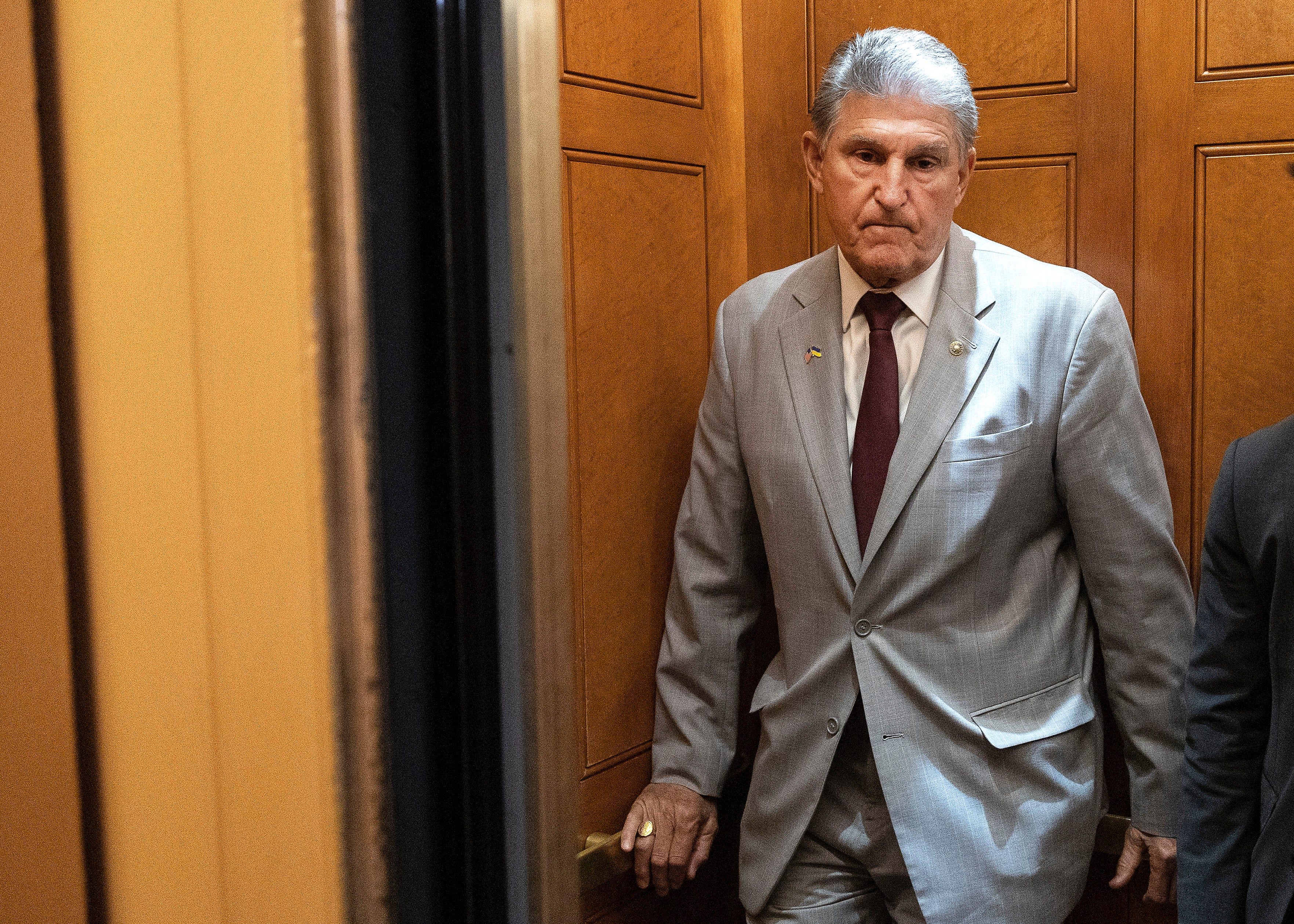 Joe Manchin votará contra ley sobre aborto de los demócratas, pero “votaría a favor de codificar Roe vs. Wade”