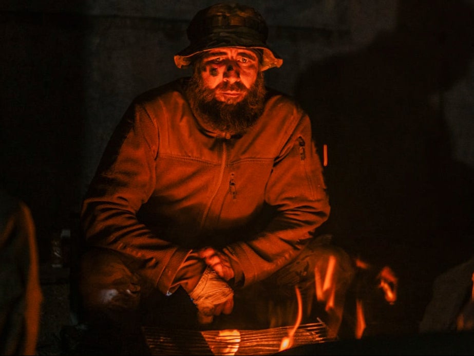 Un militar ucraniano herido refugiado en la planta siderúrgica de Azovstal