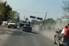 Grupo armado persigue a convoy militar en México y queda captado en video