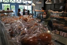 Irán sube precios de alimentos básicos, provocando pánico