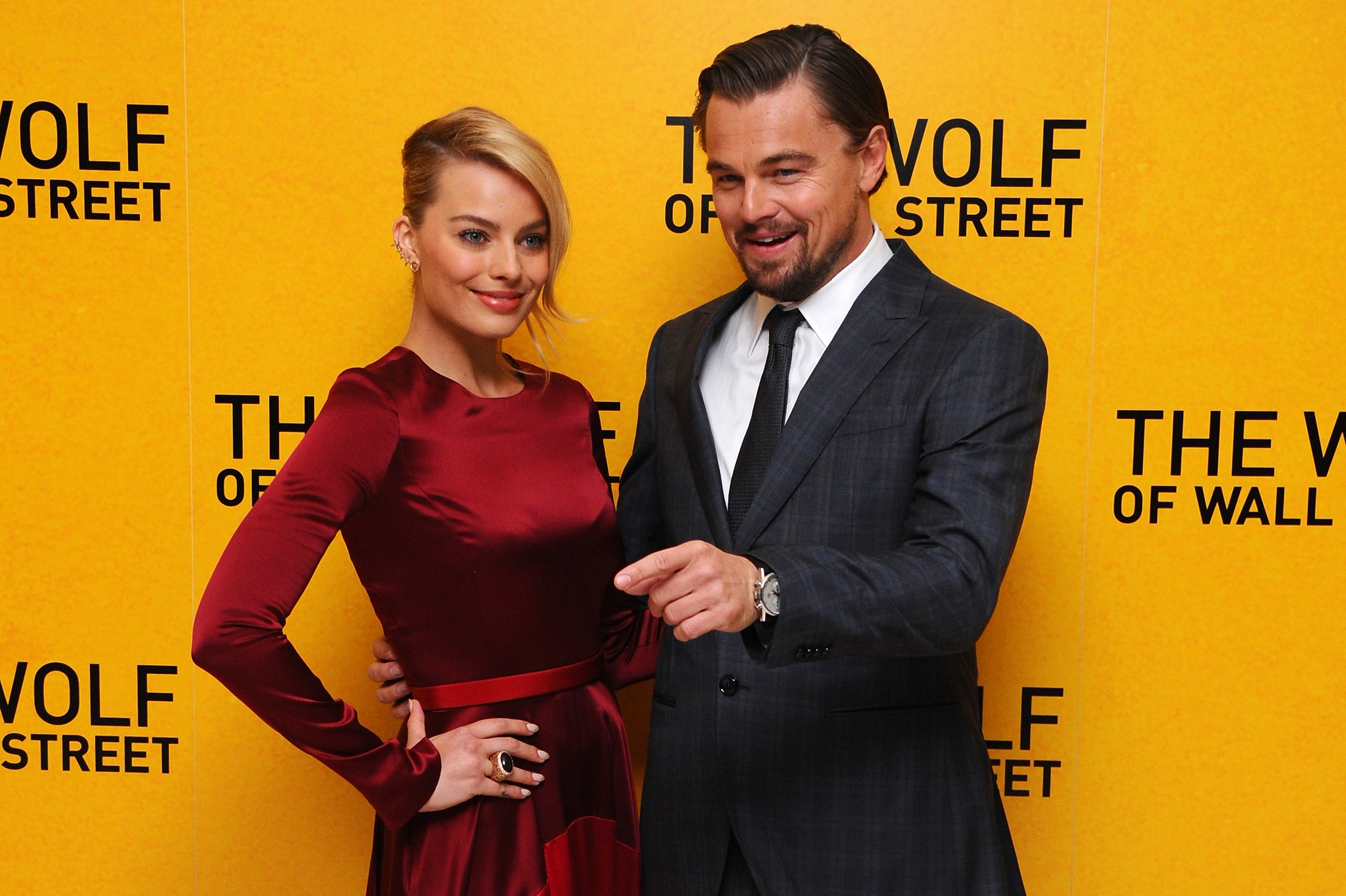 Margot Robbie y Leonardo DiCaprio participaron en una escena de sexo sobre una cama llena de dinero en ‘Wolf of Wall Street’