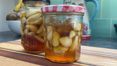 Receta: ajos fermentados en miel
