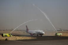 Despega de Yemen el primer vuelo comercial en años