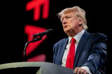 Donald Trump comparte una teoría de conspiración de QAnon sobre sí mismo