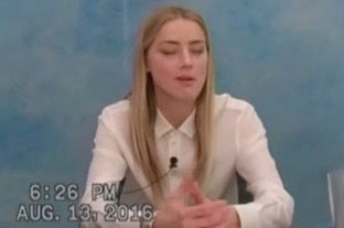 Amber Heard sonríe en declaración de 2016 por un audio en el que admite haber golpeado a Johnny Depp