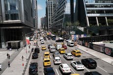 Gasolina supera los $4 en todos los estados por primera vez