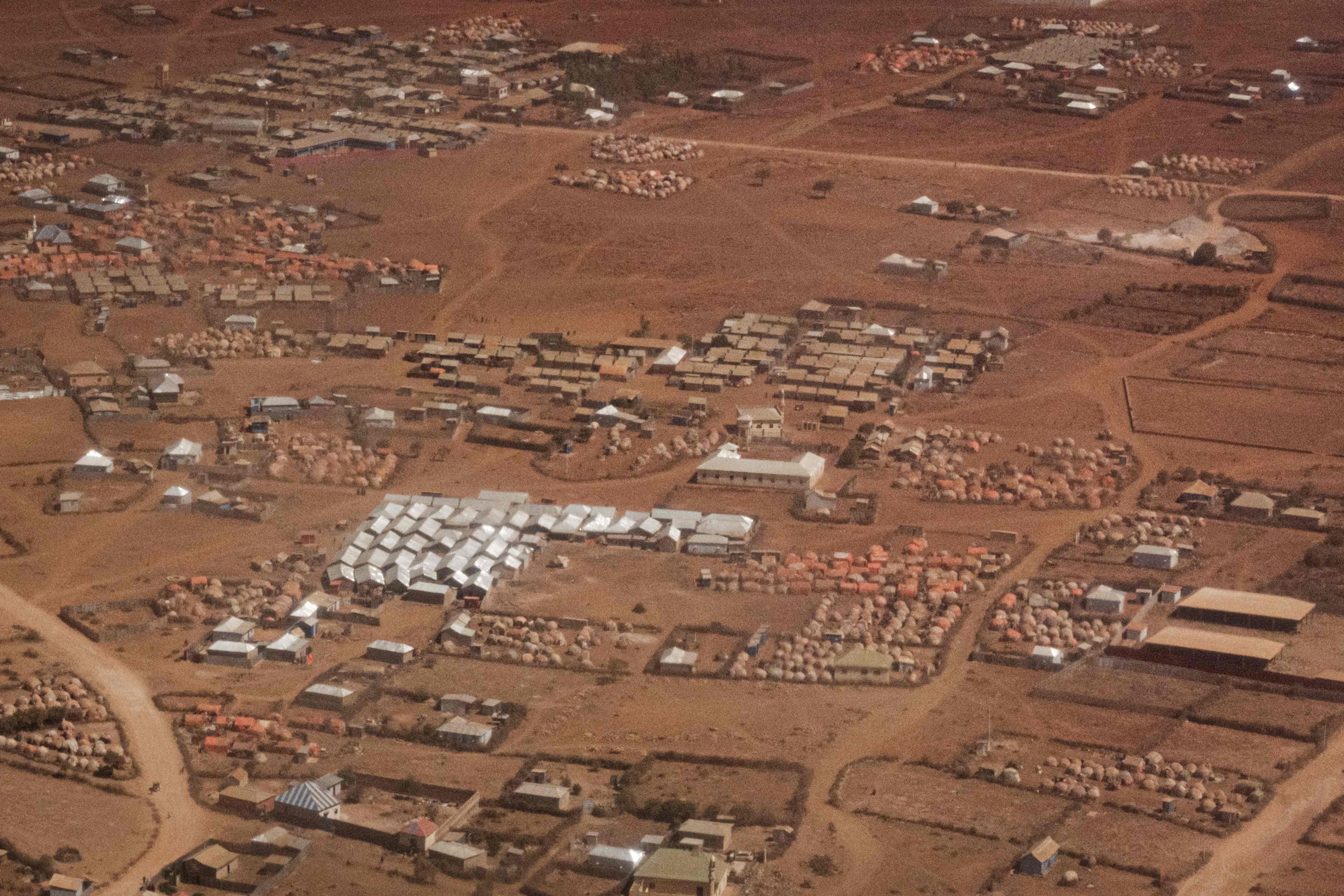 Vista aérea de los campos de desplazados internos en Baidoa, Somalia, el 15 de febrero de 2022