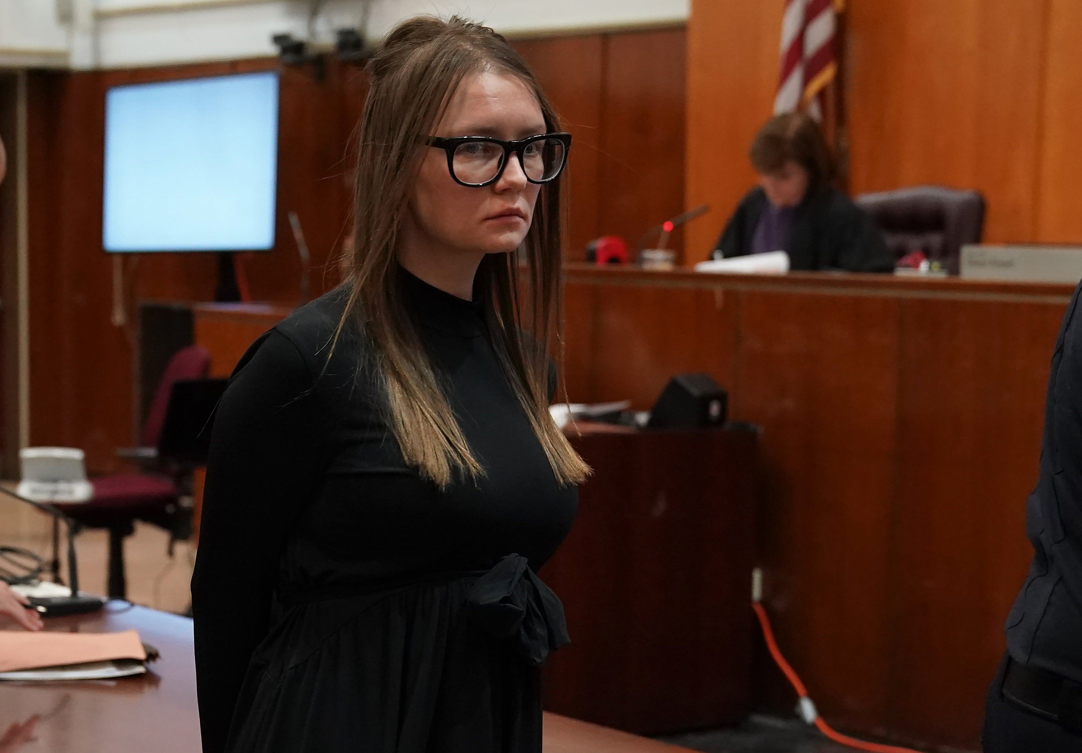 Anna Delvey se dirige al público en su exposición de arte en Nueva York: “Mi narrativa desde mi perspectiva”
