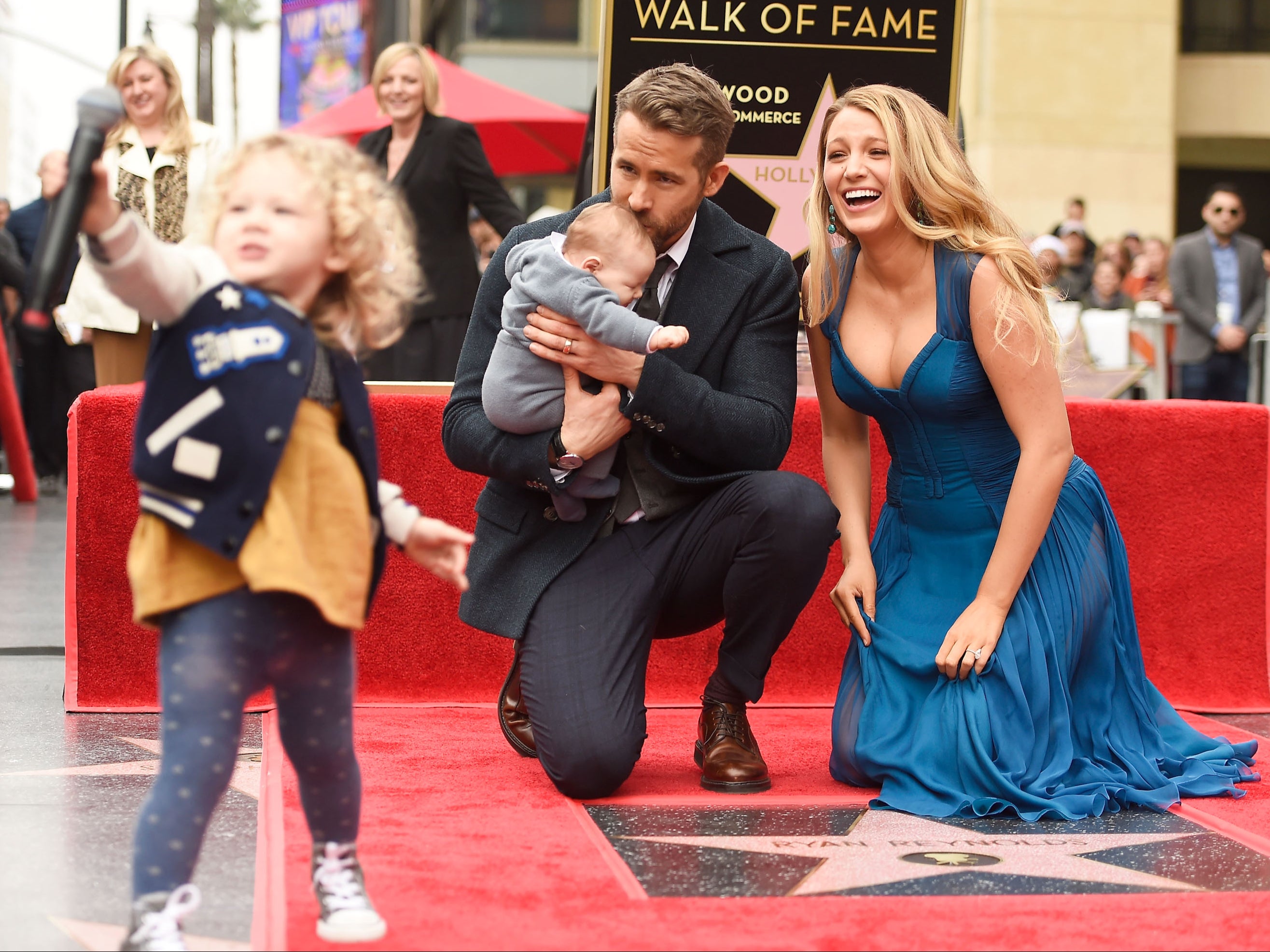 Blake Lively dice que tener hijos la hizo sentir “segura” en su propio cuerpo