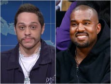 SNL: Pete Davidson bromea sobre su compromiso con Ariana Grande y sobre Kanye West en su último episodio