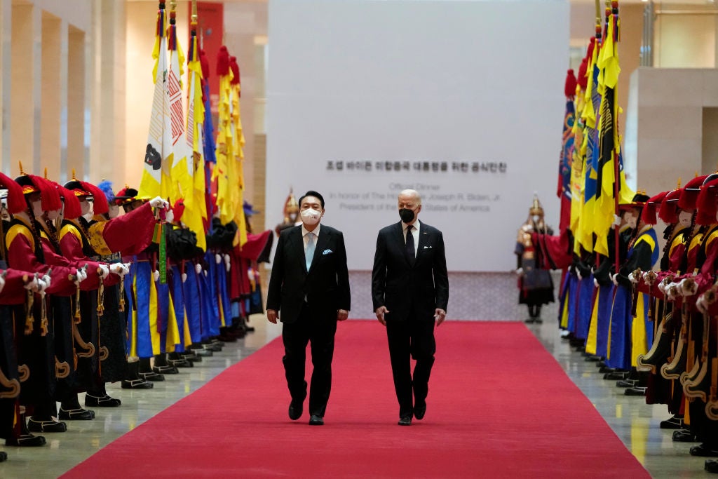 Joe Biden se reúne con el presidente de Corea del Sur, Yoon Suk-yeol, en Seúl
