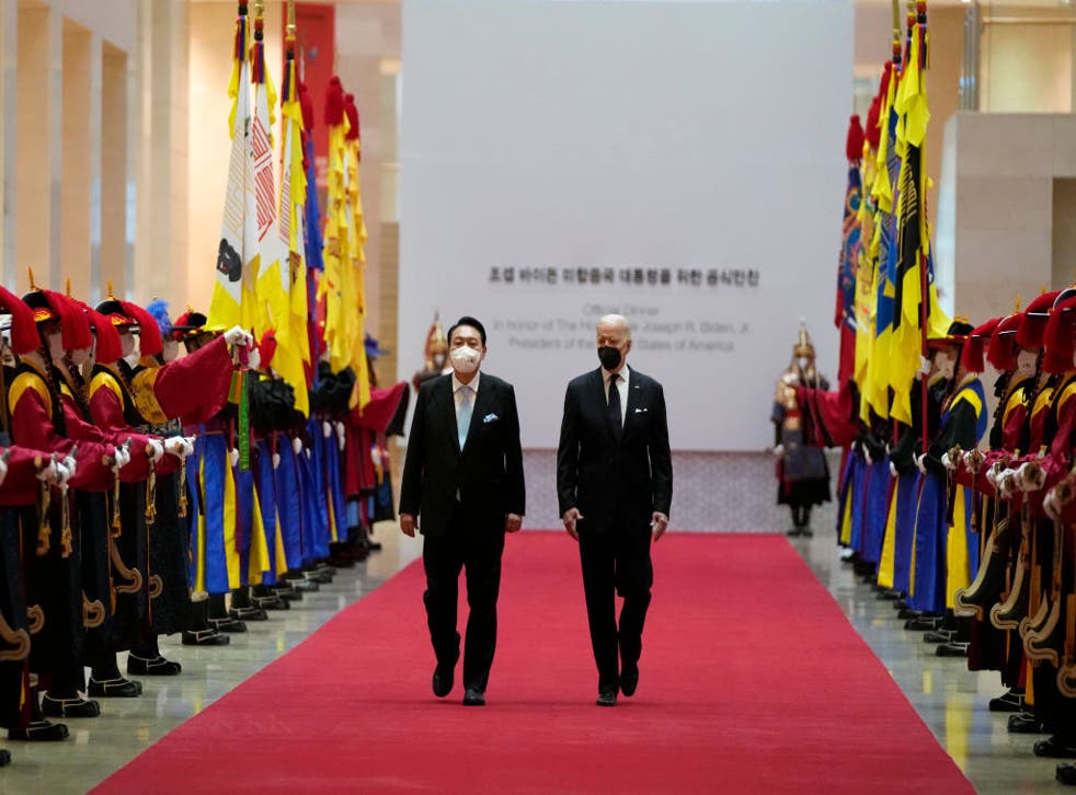 <p>Joe Biden se reúne con el presidente de Corea del Sur, Yoon Suk-yeol, en Seúl</p>