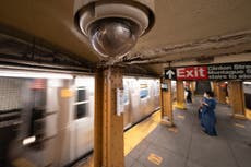 Un muerto en tiroteo en tren subterráneo de Nueva York