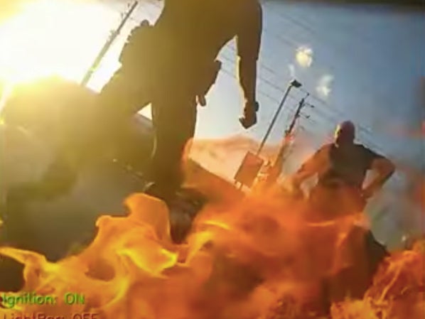 Las imágenes de la cámara corporal muestran el momento en que un agente de Osceola dispara su taser contra un hombre en una gasolinera mientras intenta detenerlo, causando una explosión