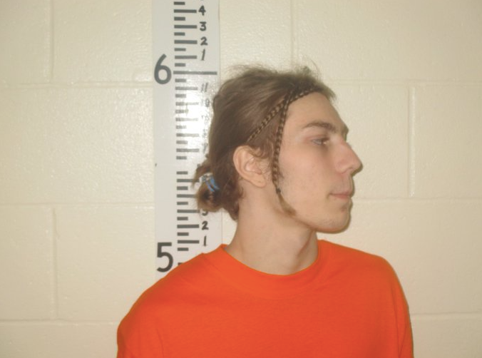 Andrew Huber-Young, de 19 años, fue arrestado y acusado de asesinar a su sobrina de dos años durante una pelea familiar en un pequeño pueblo en Maine
