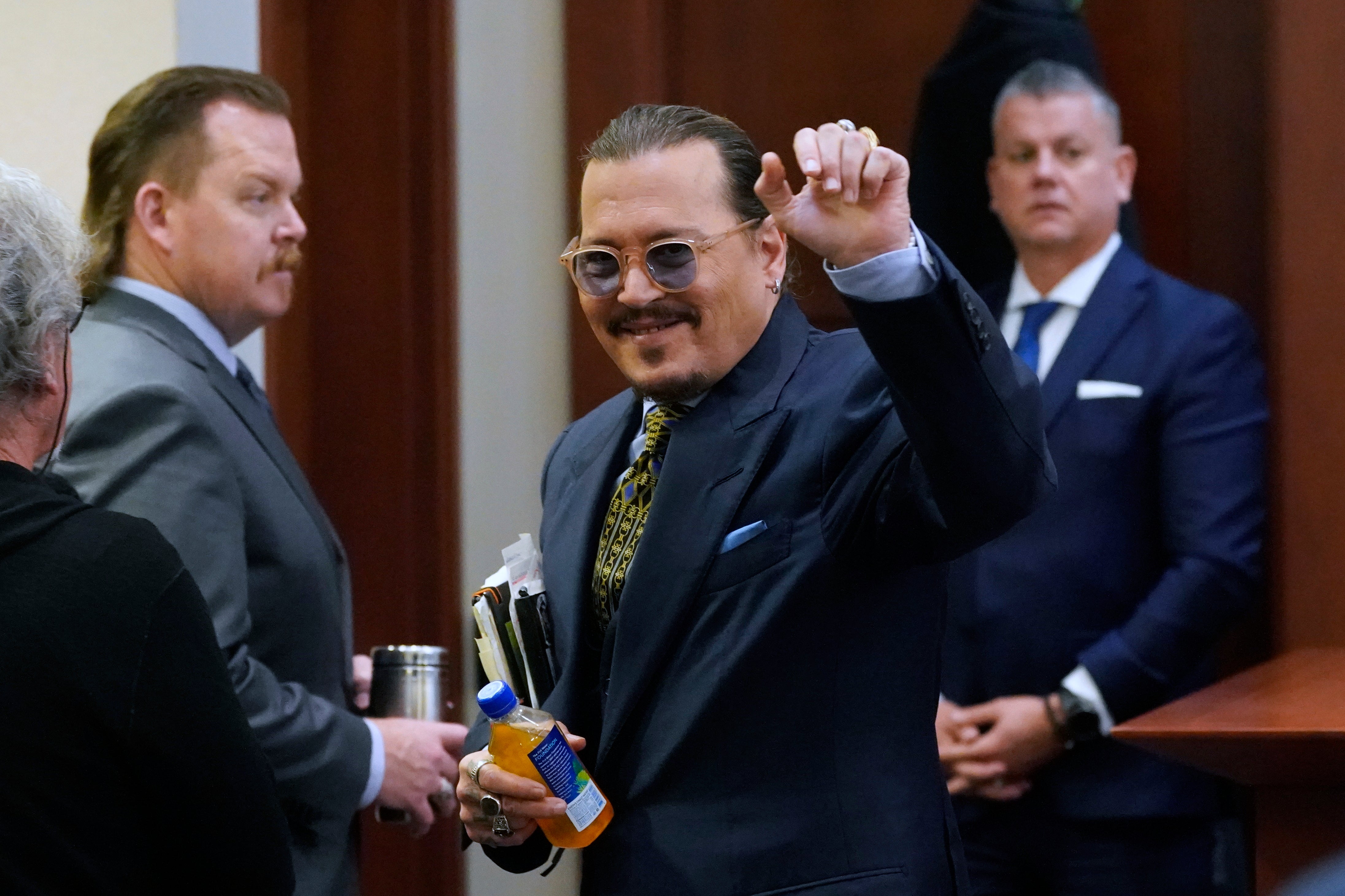 Equipo de Heard no pedirá que Depp testifique de nuevo: “Nos serviría tanto como una bicicleta para un pez”