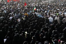 Miles participan en funeral de coronel iraní en Teherán
