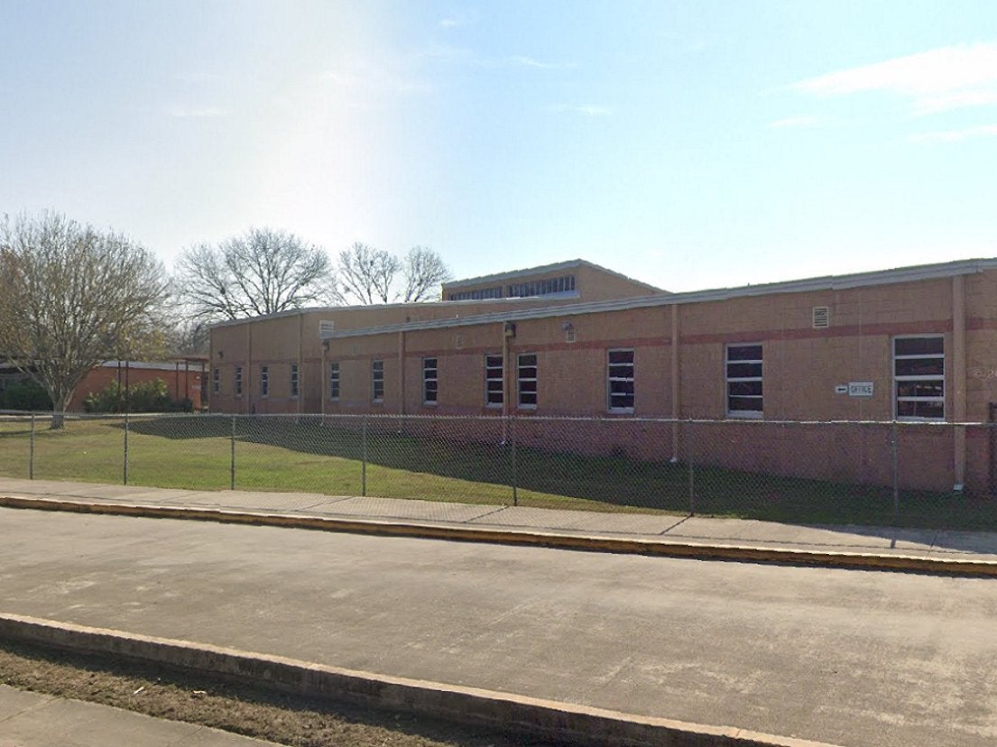 Robb Elementary School cerró sus instalaciones cuando la policía respondió a la investigación de un tirador activo